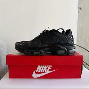 Nike Air Max Plus Triple Black Sz 8.5 Gently Used